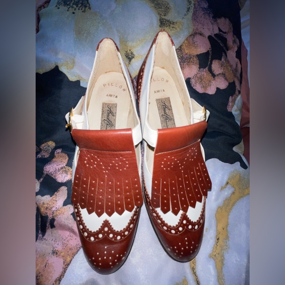 New without box Two tone quilted leather flats classics